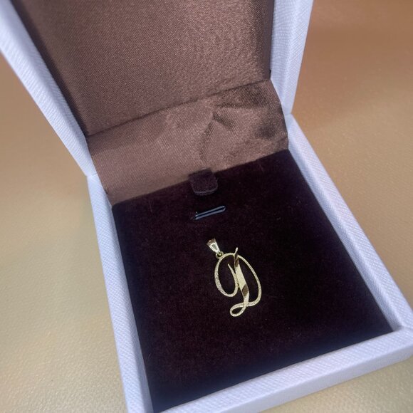 Script Initial "D" Charm - Picture 3 of 4